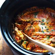 Super Easy Skinny Veggie Crockpot Lasagna - a handful of simple ingredients for a healthy family dinner. | https://pure-slim.today