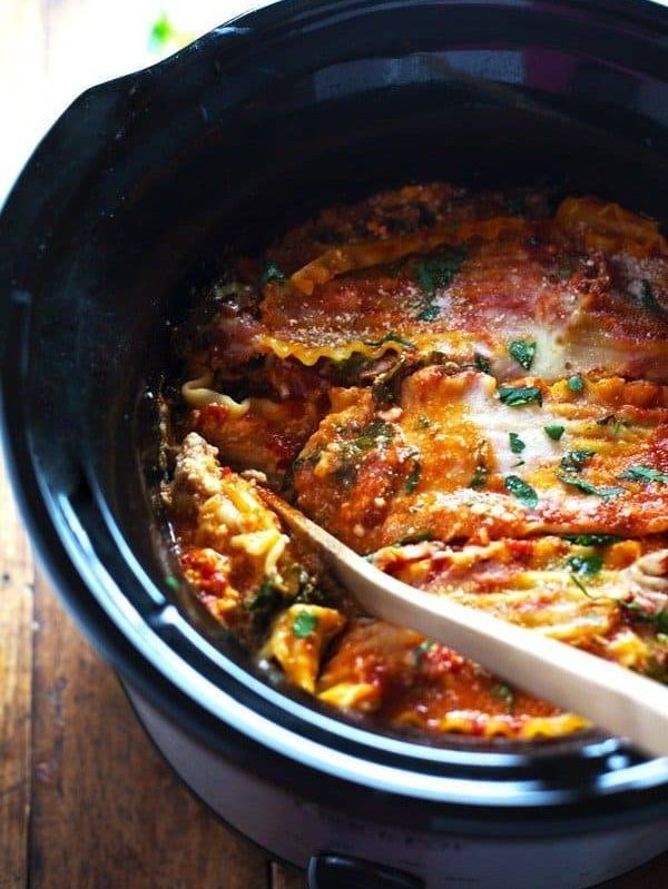Super Easy Skinny Veggie Crockpot Lasagna - a handful of simple ingredients for a healthy family dinner. | https://pure-slim.today