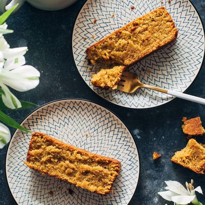 Pistachio loaves on plates